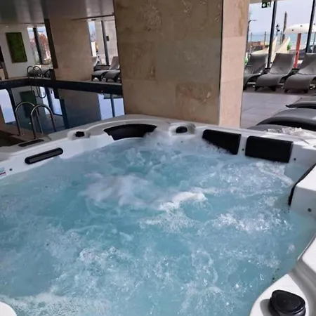 Bel-marina Pool & Apartmán *